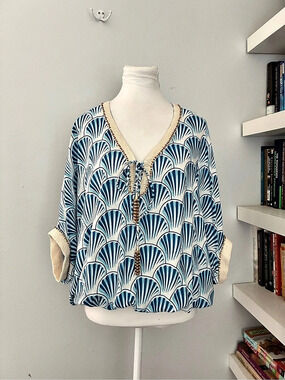 Boheme by Skemo Geometric Boho Blouse in Blue & White Size Small